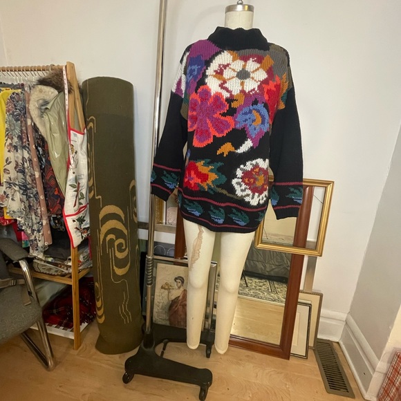 SOLD VTG Kitty Hawk by Vivian Wang Knitted Floral Sweater, circa 1980 - Picture 2 of 7